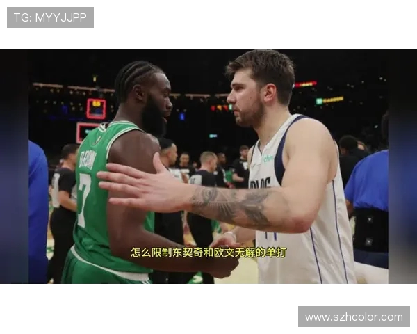 独行侠与凯尔特人激战正酣 赛场上的强者对决引发篮球迷热议 独行侠与凯尔特人激战正酣 赛场上的强者对决引发篮球迷热议